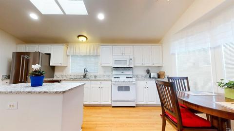 1022 Maple Dr, Windsor, CA 95492 photo 10