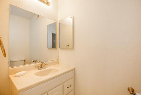 314 Edwin Dr, Vacaville, CA 95687 photo 24