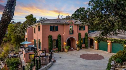 2 Hampton Ln, Novato, CA 94945 photo 1