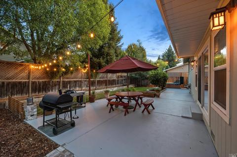 1282 Larkin Dr, Sonoma, CA 95476 photo 4