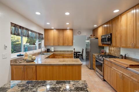 1282 Larkin Dr, Sonoma, CA 95476 photo 2