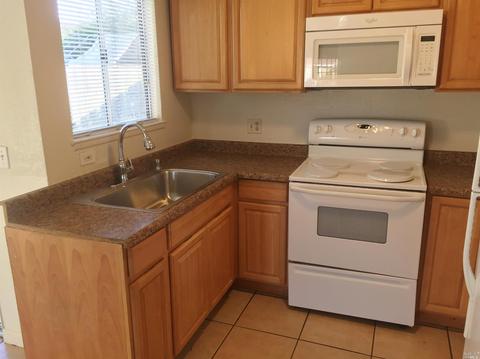 121 Larsen Cir, Vallejo, CA 94589 photo 3
