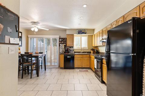 204 Main Cir, Ukiah, CA 95482 photo 8