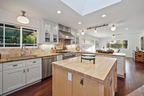 597 Este Madera Dr, Sonoma, CA 95476 photo 4