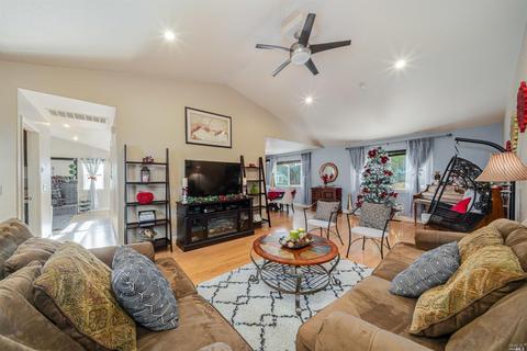 410 Wilson Ln, Windsor, CA 95492 photo 3