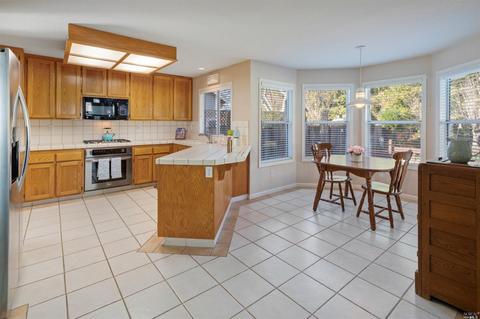 421 Godfrey Dr, Windsor, CA 95492 photo 8