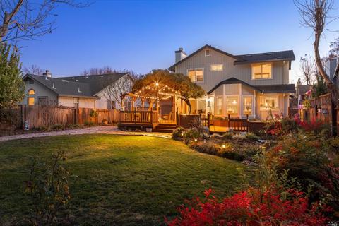 421 Godfrey Dr, Windsor, CA 95492 photo 2