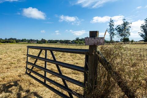 4880 Bodega Ave, Petaluma, CA 94952 photo 2