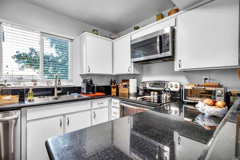 1285 Redwood Blvd #E, Novato, CA 94947 photo 6