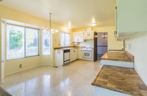 2938 Juniper St, Fairfield, CA 94533 photo 4