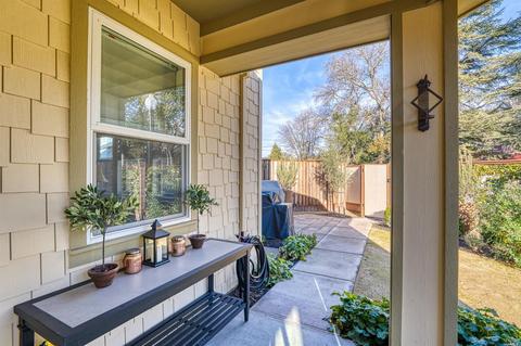105 Grayson Way, Healdsburg, CA 95448 photo 2