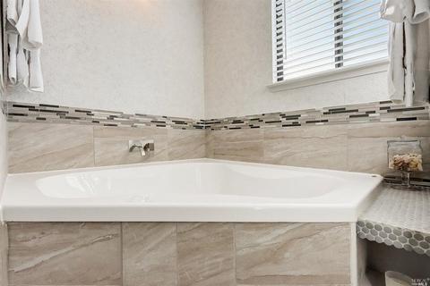 7982 Creekside Dr, Windsor, CA 95492 photo 20