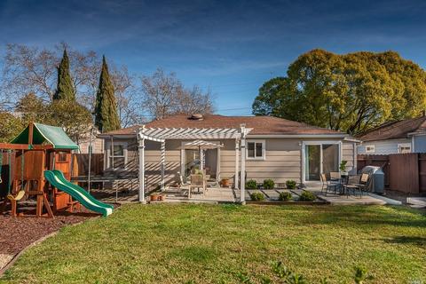 137 Dewitt Ave, Napa, CA 94558 photo 2