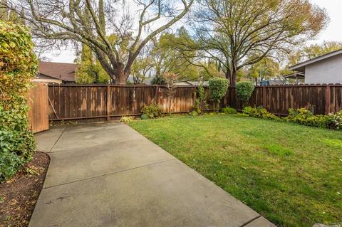 237 Daffodil Dr, Fairfield, CA 94533 photo 4