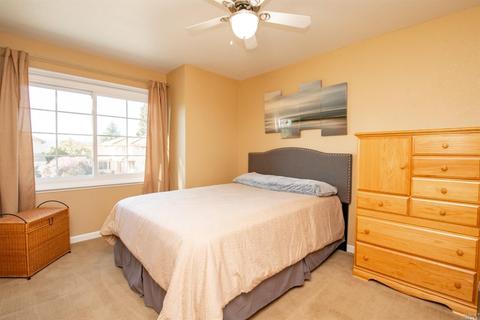 2402 Las Hadas Ct, Fairfield, CA 94534 photo 47