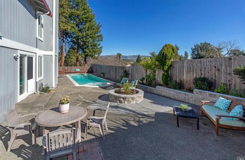 8902 Clothier Ln, Cotati, CA 94931 photo 2