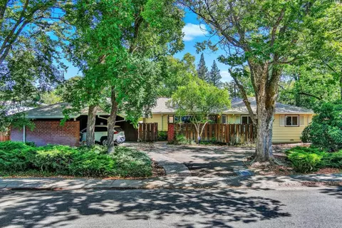 665 Elmwood Dr, Davis, CA 95616