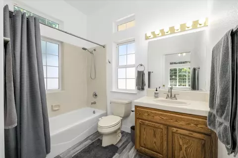 Bath - 25837 County Road 34, Winters, CA 95694 photo 3 of 7