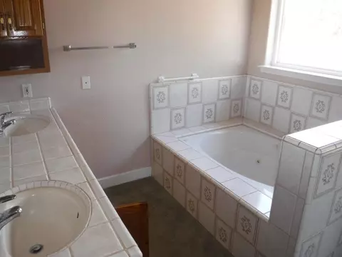 Bath - 25837 County Road 34, Winters, CA 95694 photo 6 of 7