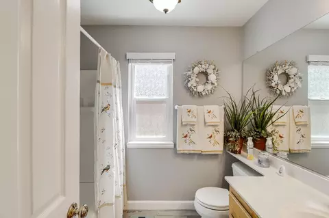 Bath - 5319 Wesley Rd, Rocklin, CA 95765 photo 2 of 3