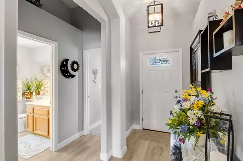 Entry Way - 5319 Wesley Rd, Rocklin, CA 95765 photo 2 of 4