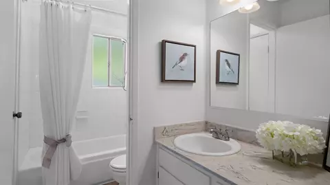 Bath - 2139 Bella Casa St, Davis, CA 95616 photo 2 of 2