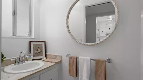 Bath - 2139 Bella Casa St, Davis, CA 95616 photo 1 of 2