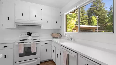 Kitchen - 2139 Bella Casa St, Davis, CA 95616 photo 4 of 4