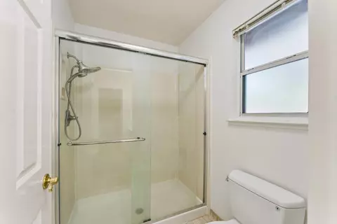Bath - 1012 Hillview Ln, Winters, CA 95694 photo 3 of 3