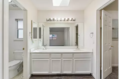 Bath - 1012 Hillview Ln, Winters, CA 95694 photo 2 of 3