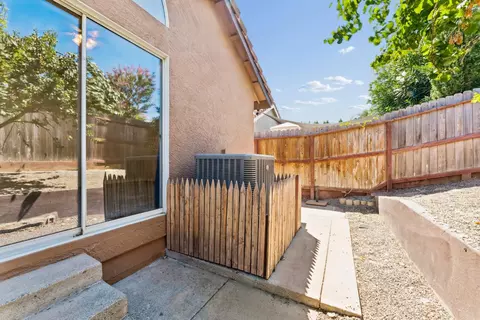 Exterior - 1012 Hillview Ln, Winters, CA 95694 photo 1 of 4