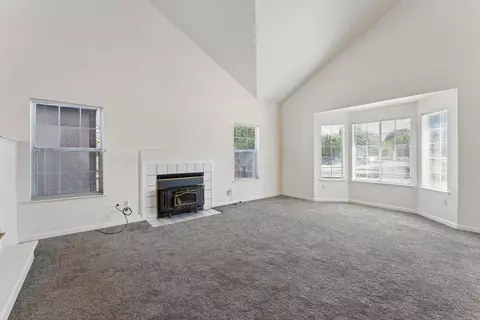 Living - 1012 Hillview Ln, Winters, CA 95694 photo 2 of 7
