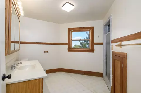 Bath - 28968 County Road 26, Winters, CA 95694 photo 2 of 3
