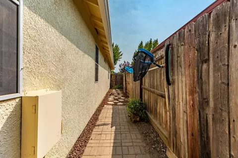 Exterior - 934 Norman Dr, Manteca, CA 95336 photo 5 of 11