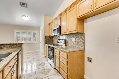 Entry Way - 934 Norman Dr, Manteca, CA 95336 photo 5 of 8