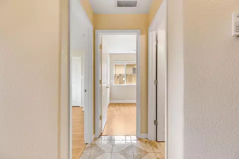 Entry Way - 934 Norman Dr, Manteca, CA 95336 photo 4 of 8