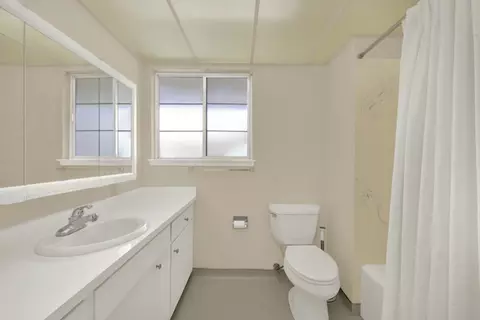 Bath - 928 Acacia, Davis, CA 95616 photo 1 of 3