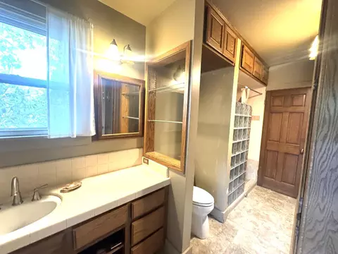 Bath - 25397 County Road 96, Davis, CA 95616 photo 1 of 2