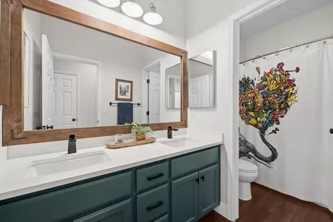 Bath - 608 Snapdragon St, Winters, CA 95694 photo 4 of 5