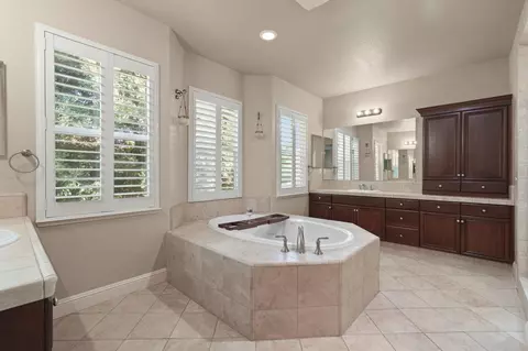Bath - 2552 Pinkerton Way, Lodi, CA 95242 photo 1 of 3