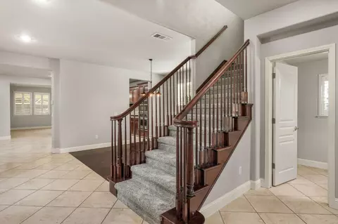Entry Way - 2552 Pinkerton Way, Lodi, CA 95242 photo 2 of 5