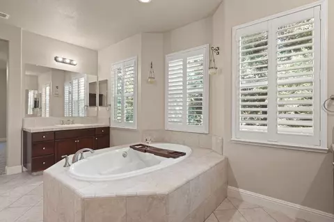 Bath - 2552 Pinkerton Way, Lodi, CA 95242 photo 2 of 3