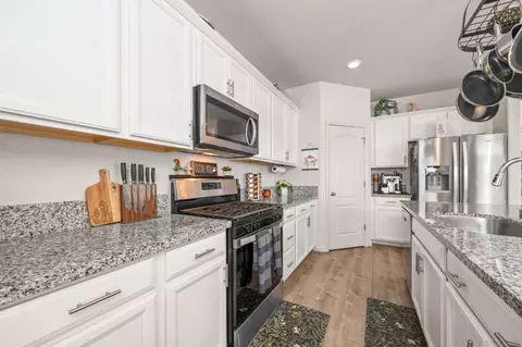 Kitchen - 1308 Valley Oak Dr, Winters, CA 95694 photo 2 of 3