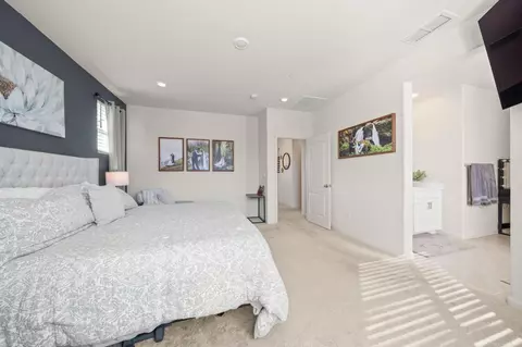 Bedroom - 1308 Valley Oak Dr, Winters, CA 95694 photo 4 of 7