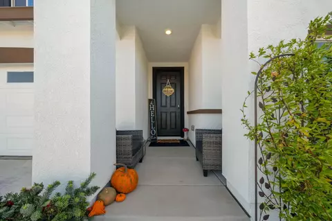 Exterior - 1308 Valley Oak Dr, Winters, CA 95694 photo 5 of 13