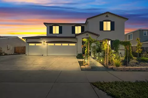 Exterior - 1308 Valley Oak Dr, Winters, CA 95694 photo 2 of 13