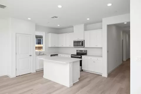 816 Helmsley Ln, Patterson, CA 95363 photo 3