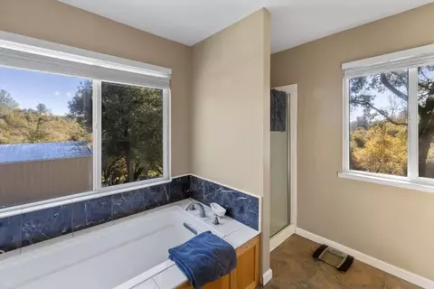 Bath - 2870 Sand Ridge Rd, Placerville, CA 95667 photo 5 of 8