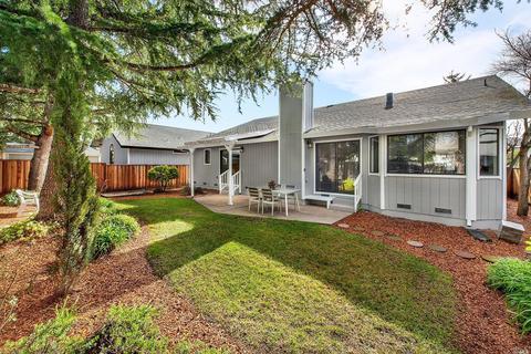 883 Natalie Dr, Windsor, CA 95492 photo 2