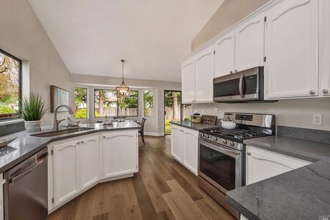 883 Natalie Dr, Windsor, CA 95492 photo 9